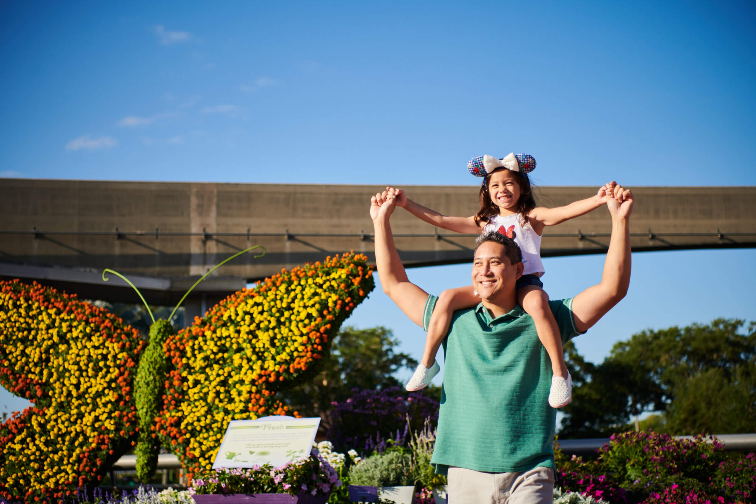 Commercial photography portfolio 29 Flower & Garden Piggy Back Ride